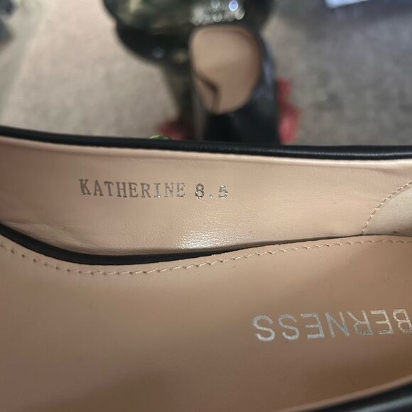 Berness Katherine Pointy Toe Flats - Picture 5 of 6